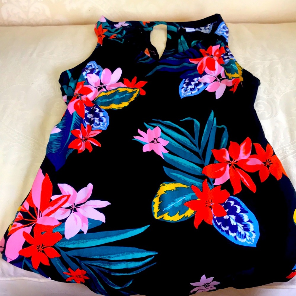 Black Hawaiian Top